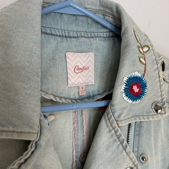 Candie's moto embroidered jean jacket - like new - Picture 11 of 11